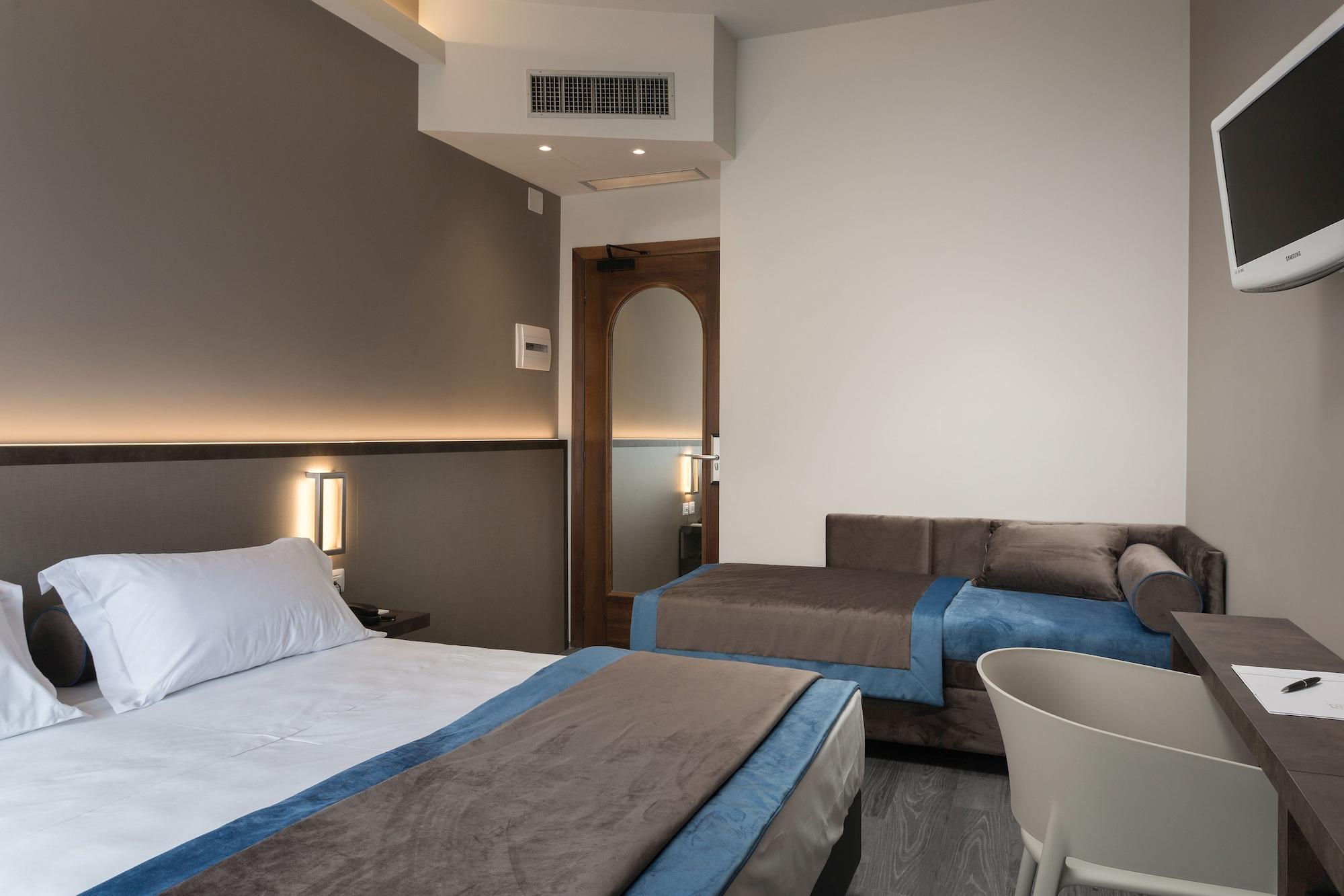 Hotel Continental リミニ 部屋 写真