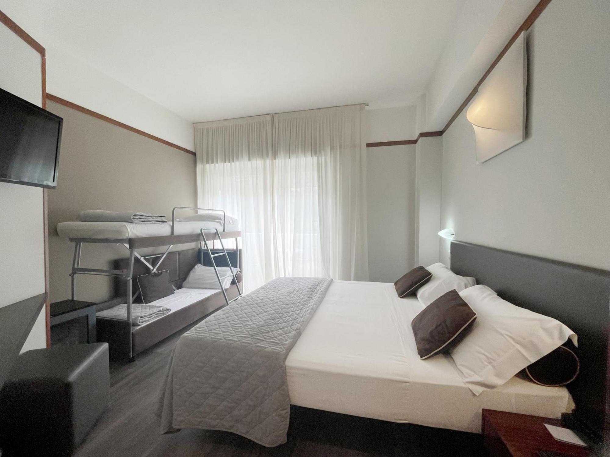 Hotel Continental リミニ エクステリア 写真