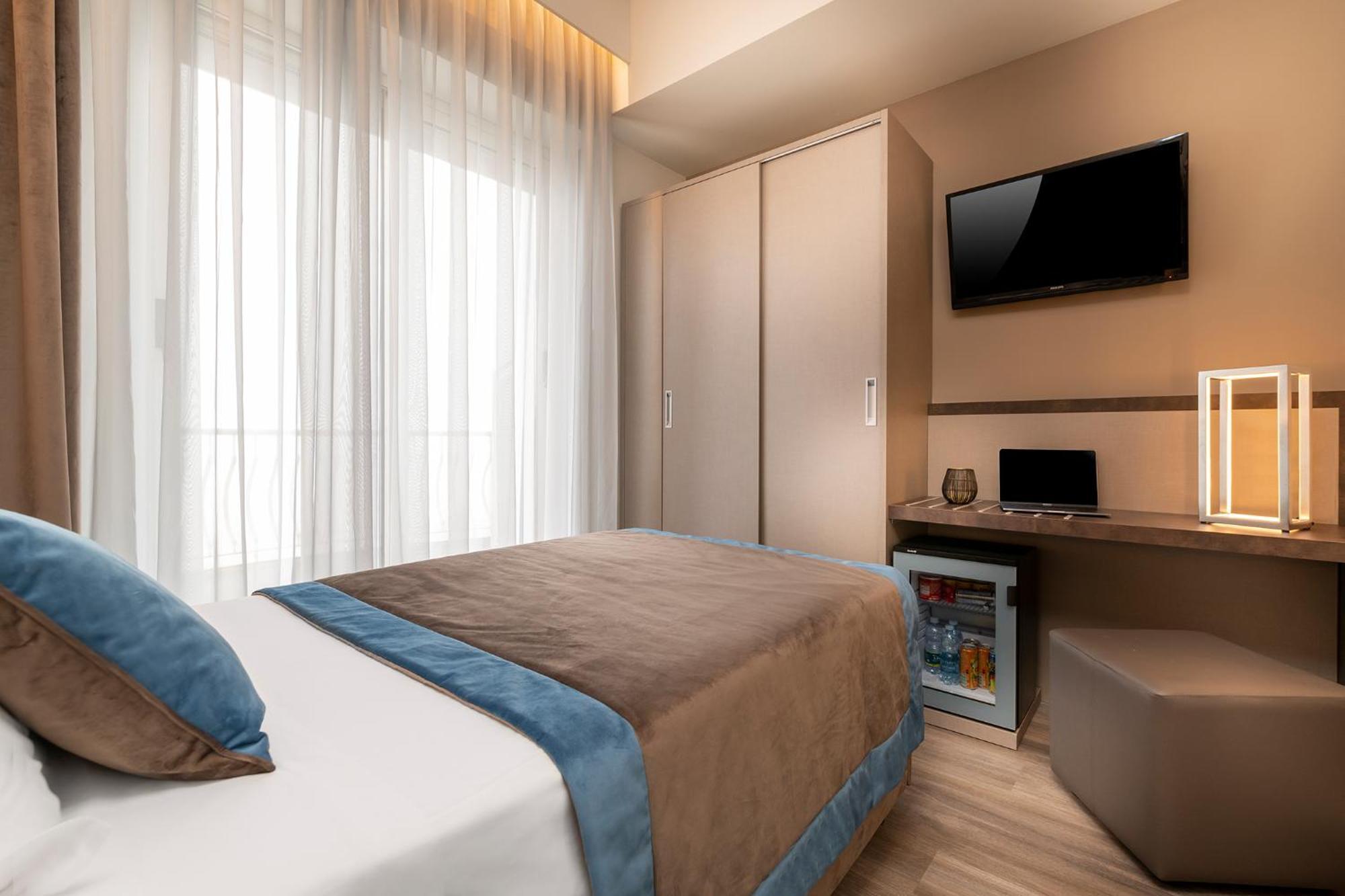 Hotel Continental リミニ エクステリア 写真