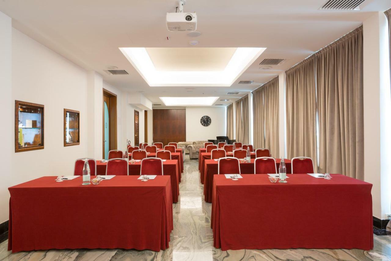 Hotel Continental リミニ エクステリア 写真