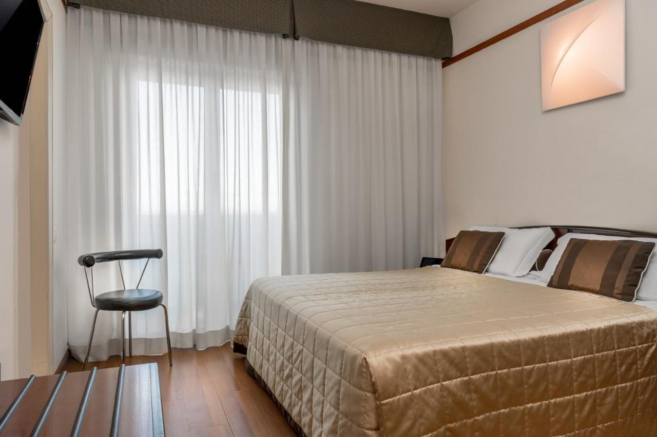 Hotel Continental リミニ エクステリア 写真