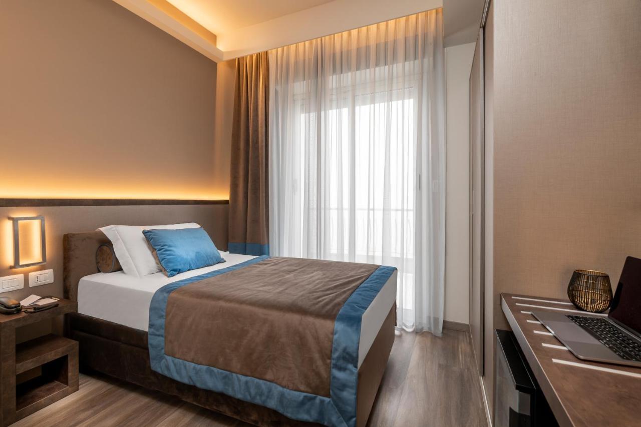 Hotel Continental リミニ エクステリア 写真